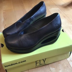 Fly London Borgogna heels in Graphite! (Size 7)